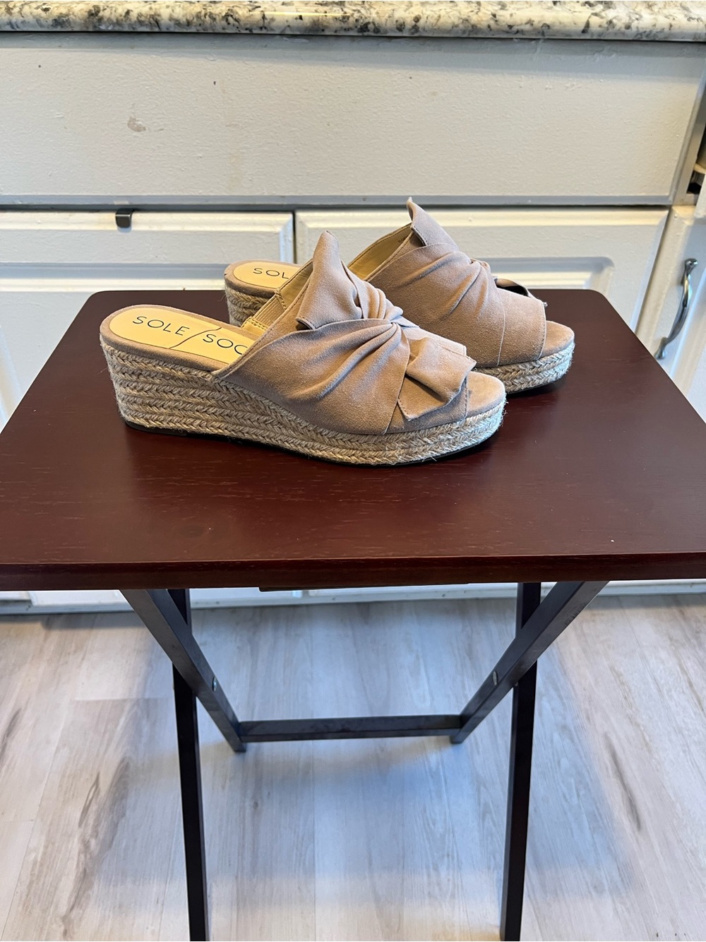 Sole Society Carima
Espadrille Women Taupe/ Tan Suede Bow Wedge Sandals Sz 8.5M